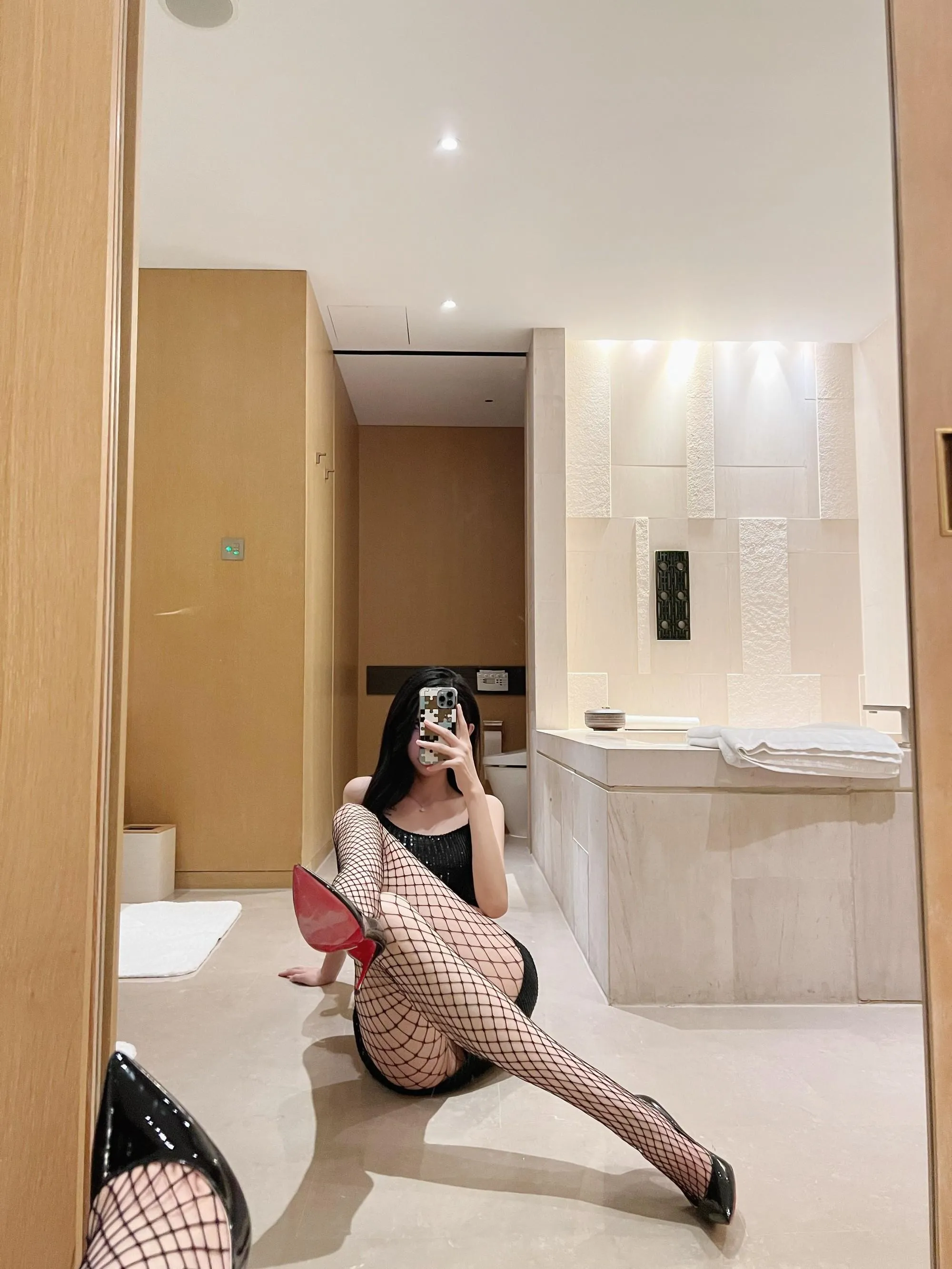 NO.037 葛征GEZHENG – 黑丝网洞袜加超好看抹胸装 [23P]插图9